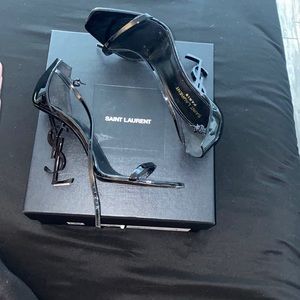 YSL OPYUM SANDALS IN PATENT LEATHER WITH BLACK HEEL